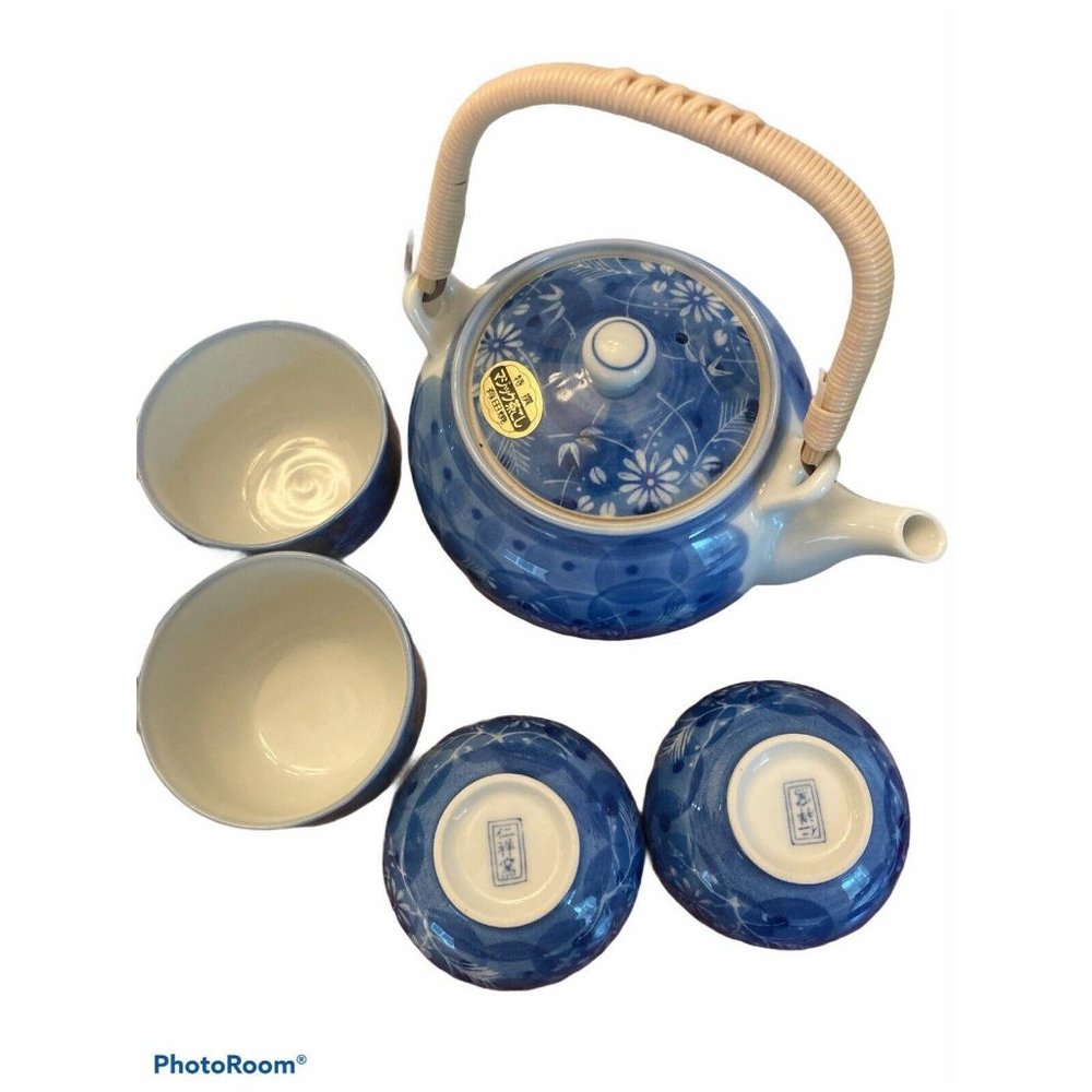 Japanese Porcelain Tea Set Teapot 4 Cups Blue & Wh